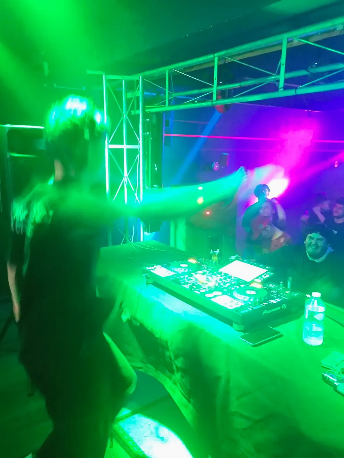Discover New Talents au Social Club à Metz - sono et public sous les lights, photo 2